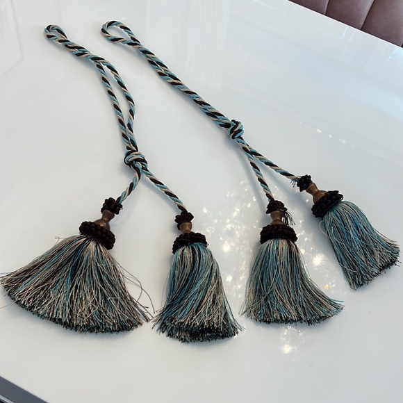 SET OF 2 TIE DRAPE TASSELS - Picture 9 of 14